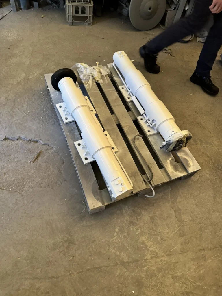Siłowniki hydrauliczne po regeneracji w SOWMAR — gotowe do montażu